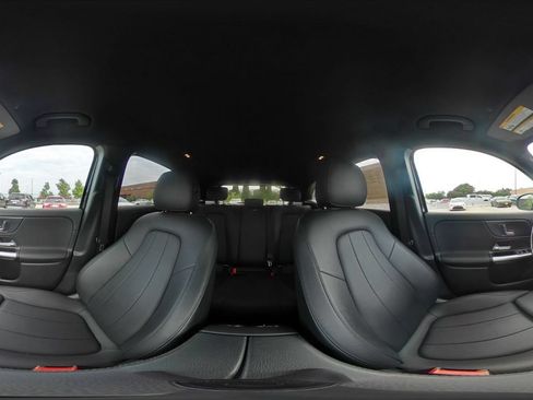 Used 2025 Mercedes-Benz GLA 250 4MATIC image 43