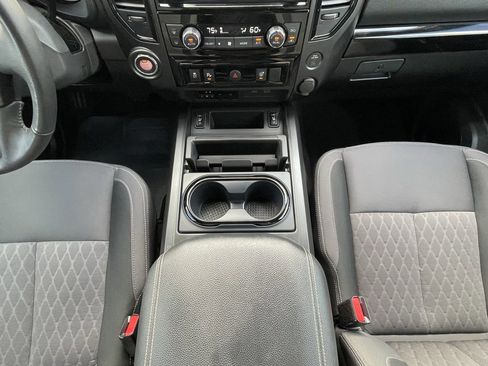 Used 2024 Nissan Titan SV w/ SV Convenience Package image 19