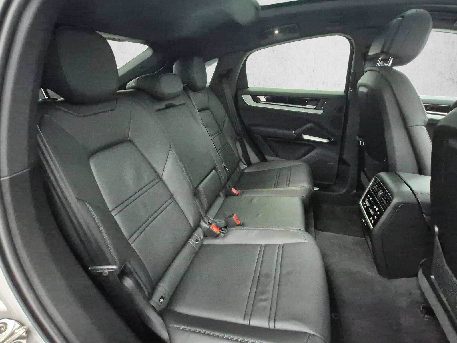 Certified 2026 Porsche Cayenne E-Hybrid Coupe AWD/4WD image 24