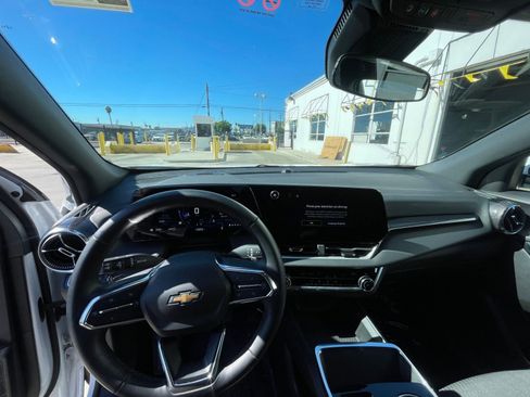 Used 2025 Chevrolet Equinox LT image 33