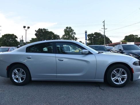 Used 2021 Dodge Charger SXT w/ Leather Interior Group RWD image 2