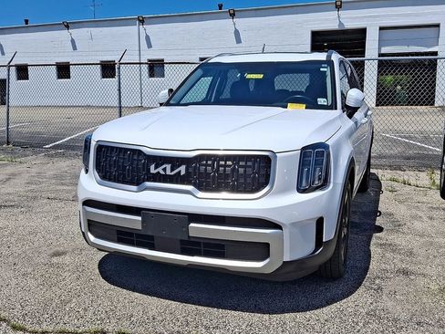 Used 2024 Kia Telluride EX FWD image 3