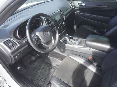 Used 2019 Jeep Grand Cherokee Altitude image 18