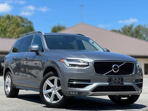 Used 2018 Volvo XC90 T6 Momentum w/ Momentum Plus Package AWD/4WD image 3