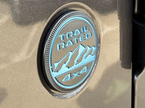 Used 2025 Jeep Wrangler Unlimited Sahara AWD/4WD image 6