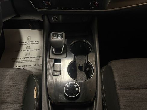Used 2023 Nissan Rogue SV image 31