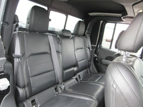 Used 2020 Jeep Gladiator Overland AWD/4WD image 21