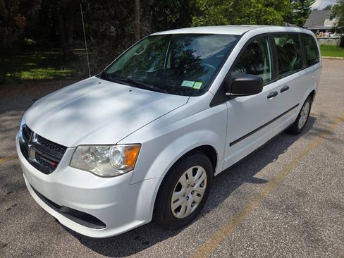 Used 2014 Dodge Grand Caravan American Value Package FWD image 2