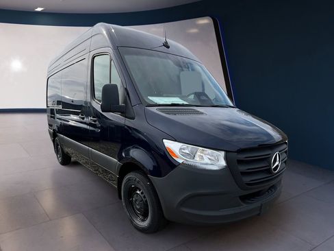Used 2025 Mercedes-Benz Sprinter 2500 image 5