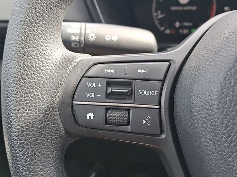 Used 2025 Honda CR-V EX image 17