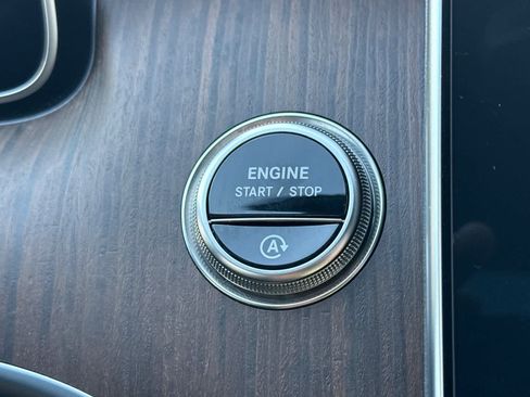 Certified 2025 Mercedes-Benz C 300 Sedan image 20