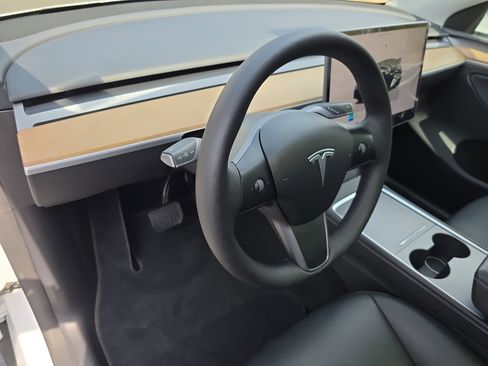 Used 2024 Tesla Model Y Long Range image 16