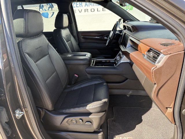 Used 2021 GMC Yukon Denali w/ Denali Premium Package AWD/4WD image 35