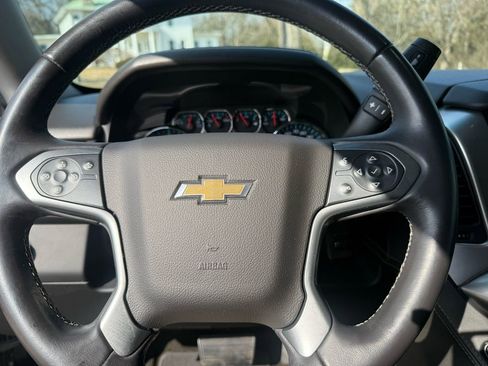Used 2018 Chevrolet Suburban LT image 20