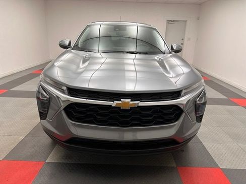 New 2026 Chevrolet Trax LS w/ LS Convenience Package FWD image 2