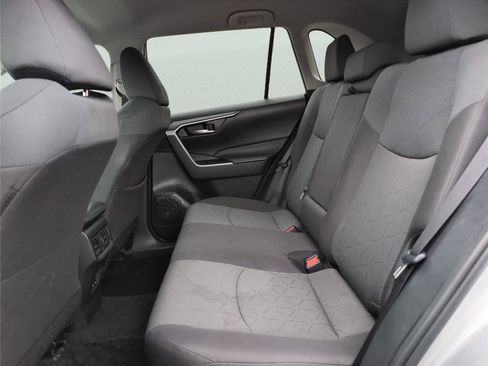 Used 2024 Toyota RAV4 XLE FWD image 31
