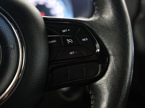 Used 2021 Jeep Renegade Latitude AWD/4WD image 32