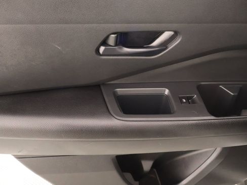 Used 2025 Nissan Pathfinder SV image 17