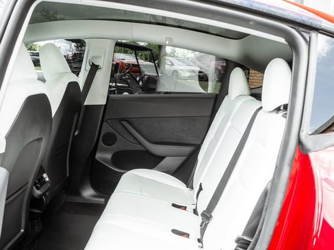 Used 2024 Tesla Model Y Long Range AWD/4WD image 23