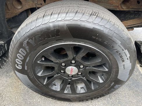 Used 2019 GMC Sierra 1500 SLE w/ SLE Value Package AWD/4WD image 9