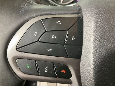 Used 2019 Jeep Cherokee Limited image 17