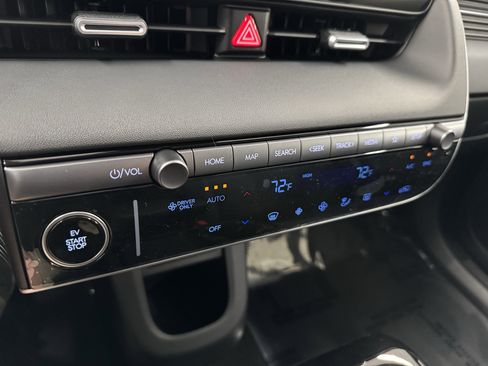 New 2025 Hyundai Ioniq 5 SE image 8