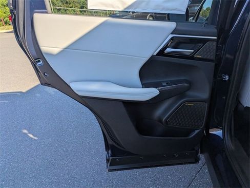 New 2025 Mitsubishi Outlander SE image 25
