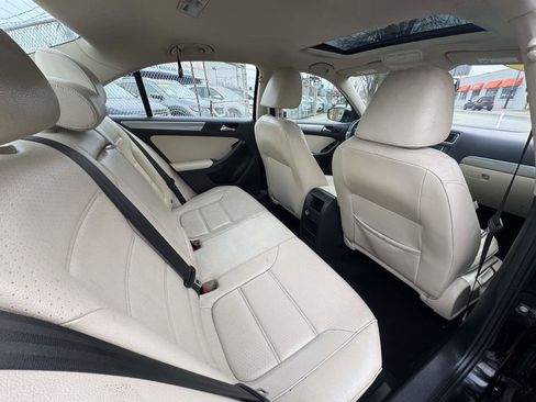 Used 2017 Volkswagen Jetta SE image 24