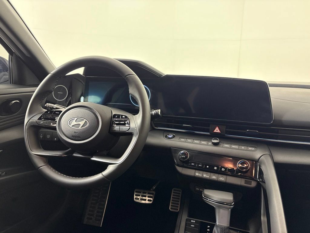 New 2025 Hyundai Elantra SEL FWD image 21