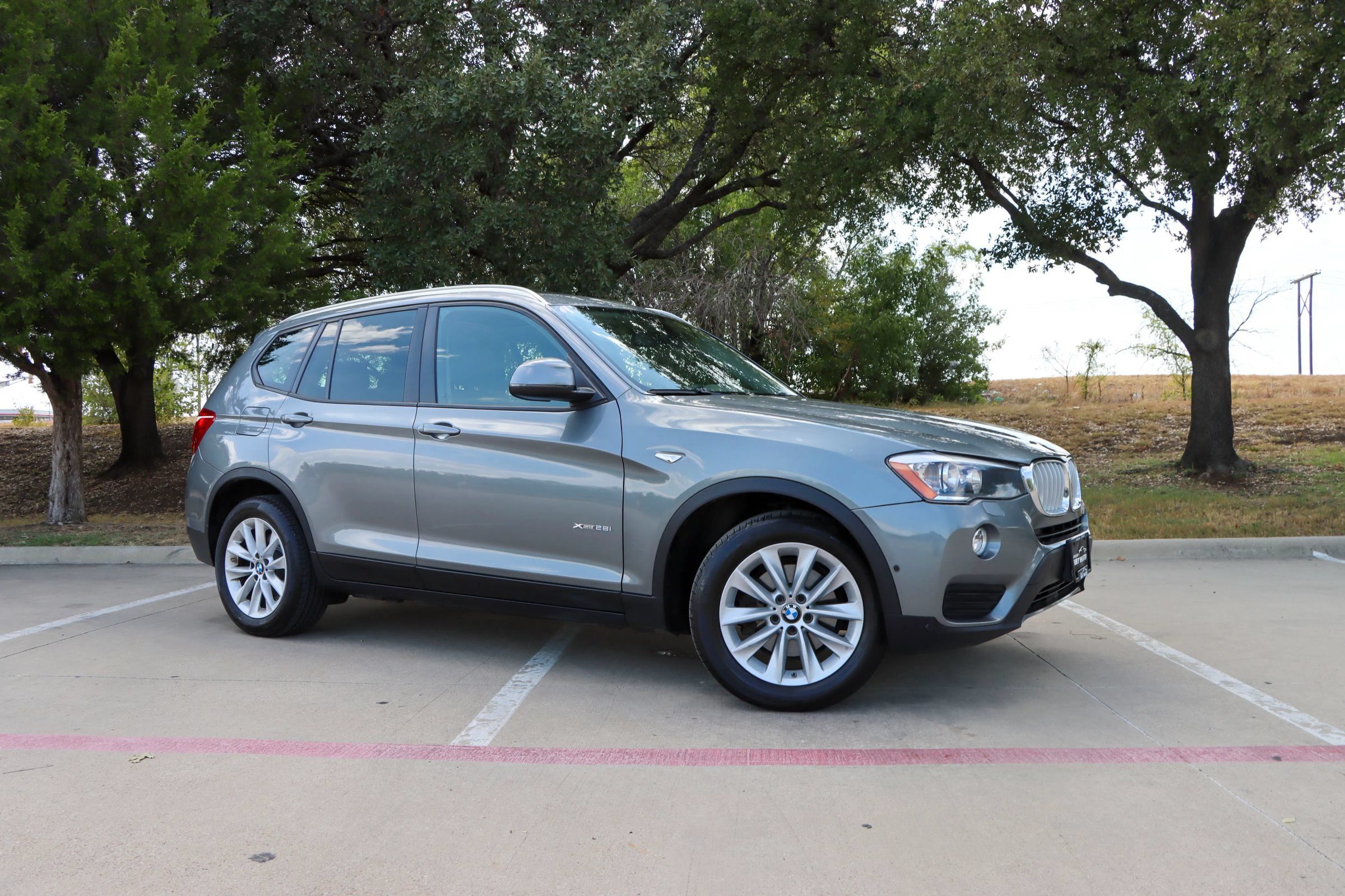 Used 2017 BMW X3 sDrive28i RWD image 1