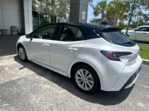 Used 2025 Toyota Corolla SE w/ SE Package FWD image 4