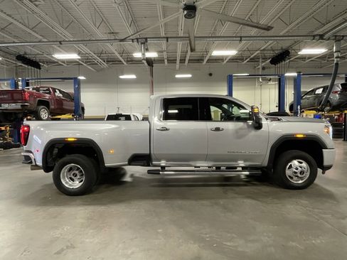 Used 2022 GMC Sierra 3500 Denali w/ Denali Ultimate Package image 9