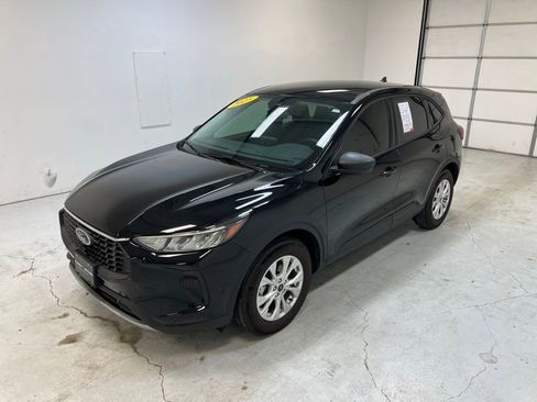 Used 2025 Ford Escape Active w/ Cold Weather Package image 5