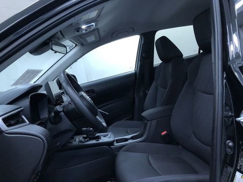 Used 2026 Toyota Corolla Cross LE FWD image 19