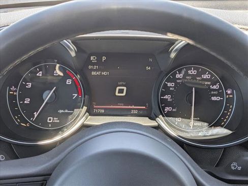 Used 2017 Alfa Romeo Giulia Ti w/ TI 19" Sport Package image 8