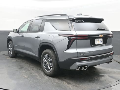 Used 2025 Chevrolet Traverse LT image 8