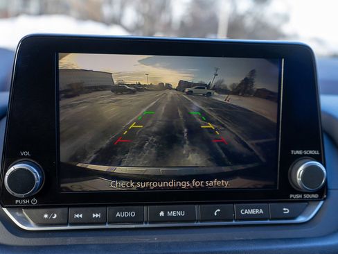 Used 2023 Nissan Rogue SV image 17