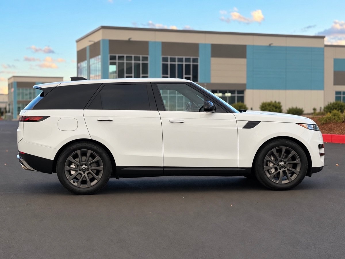 Used 2025 Land Rover Range Rover Sport AWD/4WD image 2