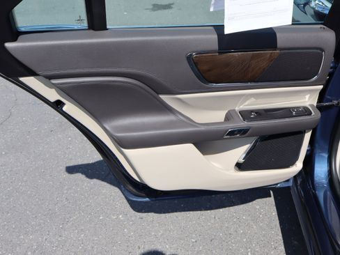 Used 2018 Lincoln Continental Select FWD image 29