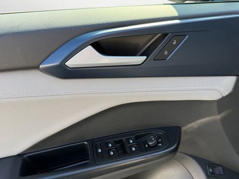 Used 2024 Volkswagen Taos SE image 23