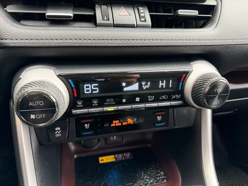 Used 2023 Toyota RAV4 Limited image 18