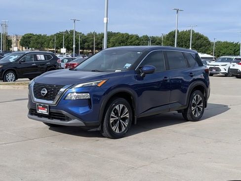 Used 2023 Nissan Rogue SV image 10