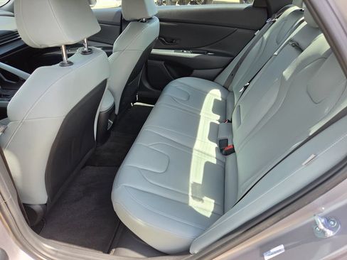Used 2025 Hyundai Elantra Limited FWD image 43