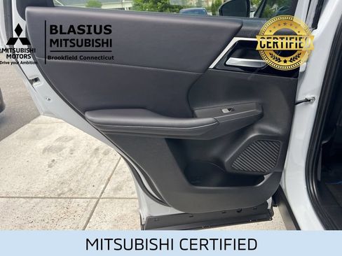 Used 2024 Mitsubishi Outlander 4WD Plug-In Hybrid image 31