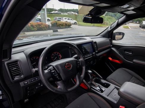 Used 2022 Nissan Frontier Pro-X RWD image 6