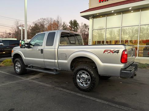 Used 2016 Ford F250 XLT w/ XLT Premium Package image 10