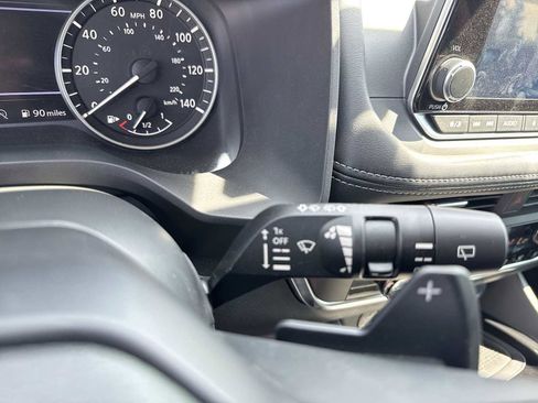 Used 2025 Nissan Rogue SV w/ SV Premium Package FWD image 28