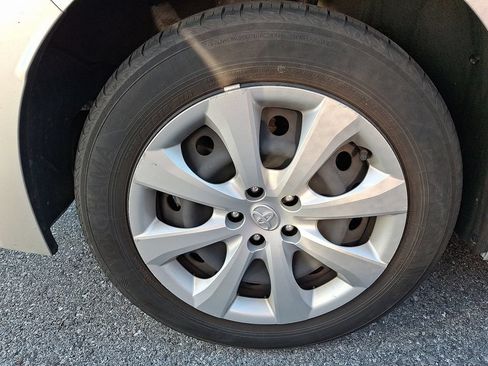 Used 2023 Toyota Corolla LE w/ Carpet Mat Package (TMS) FWD image 8