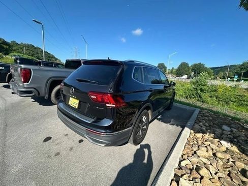 Used 2024 Volkswagen Tiguan SE w/ Panoramic Sunroof Package AWD/4WD image 18
