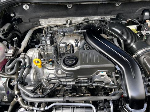 Certified 2022 Volkswagen Taos SE FWD image 32